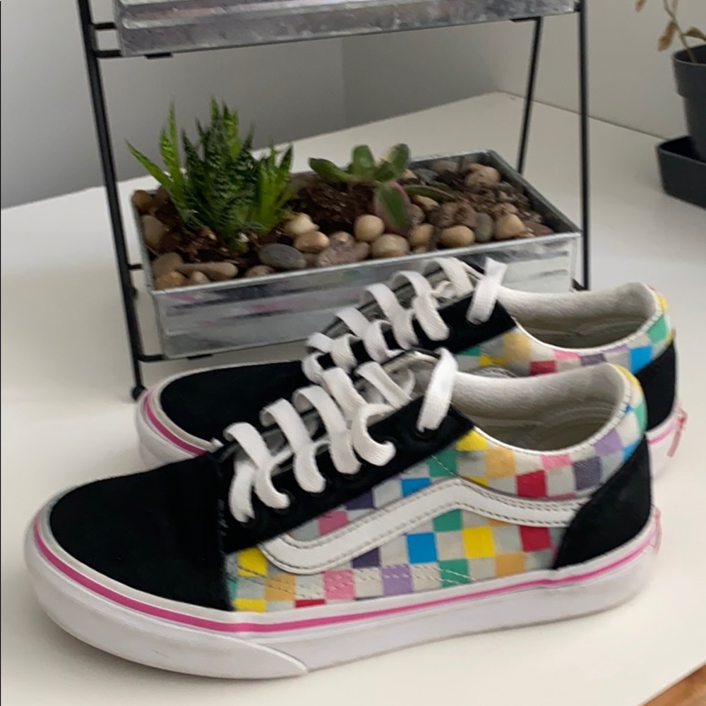 Vans - Picture 5 of 8